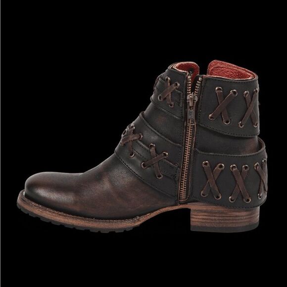 Freebird Dublin Boot Distressed Black Size 9
B28 - Picture 4 of 8